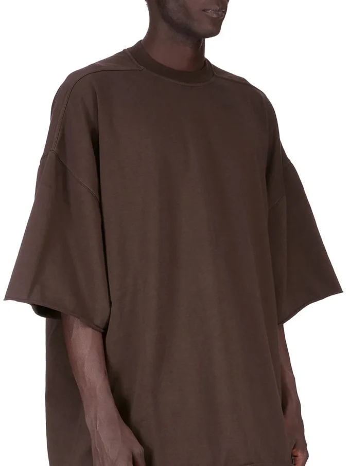 DRKSHDW FW25 CONCORDIANS TOMMY T I MØRK STØV KOMPAKT TYKK TRØYE DU02E7259RIG-78