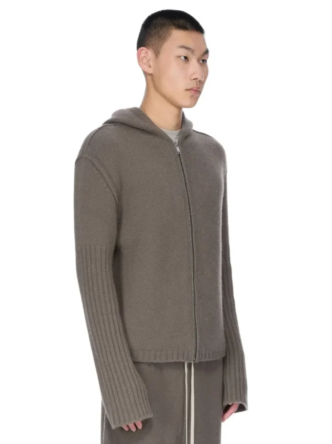 RICK OWENS FW25 CONCORDIANS FØRKOLLEKSJONENS HETTEGENSER MED GLIDELÅS I DUST LAS PALMAS KASHMERISTRIKK. RU02E1666KLWS-34